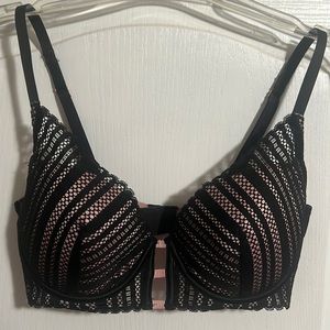 Victoria’s Secret Lined Plunge 34DD EUC